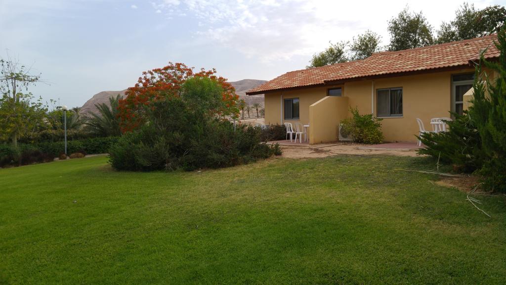 Almog Kibbutz Hotel エクステリア 写真