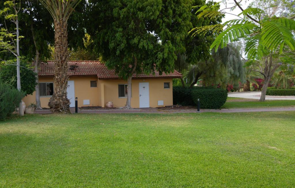 Almog Kibbutz Hotel エクステリア 写真