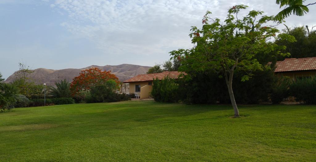 Almog Kibbutz Hotel エクステリア 写真