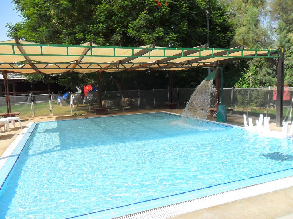 Almog Kibbutz Hotel エクステリア 写真