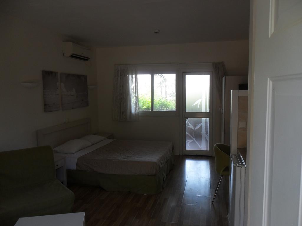 Almog Kibbutz Hotel エクステリア 写真