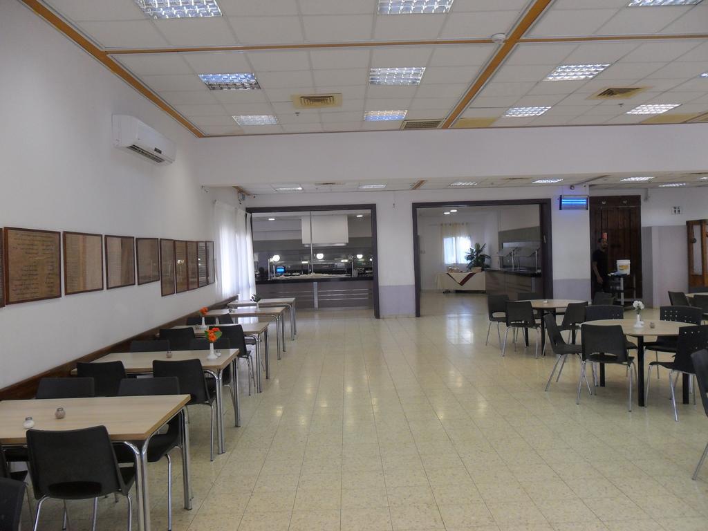 Almog Kibbutz Hotel エクステリア 写真