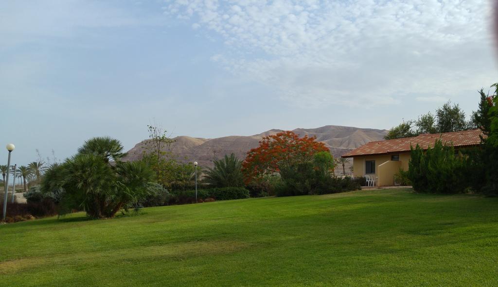 Almog Kibbutz Hotel エクステリア 写真