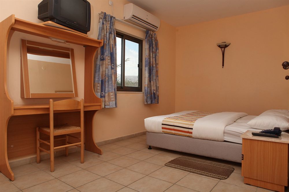 Almog Kibbutz Hotel エクステリア 写真