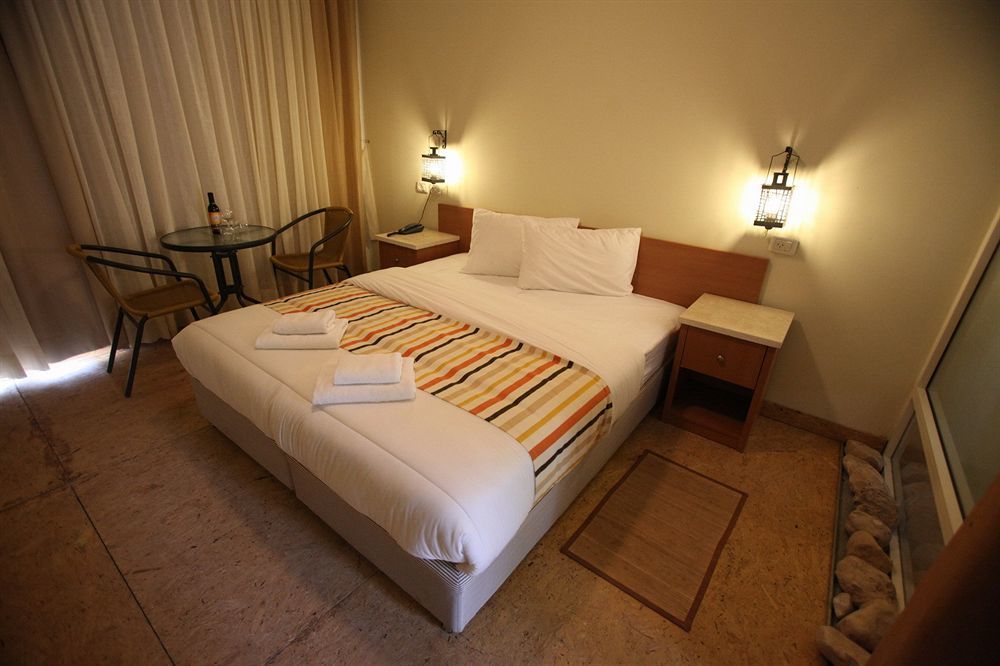 Almog Kibbutz Hotel エクステリア 写真